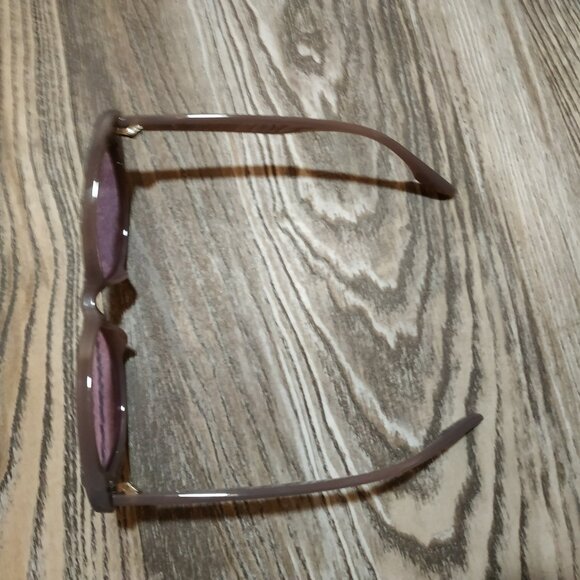 Retro Cat-Eye Sunglasses with Purple Tint - Picture 5 of 5